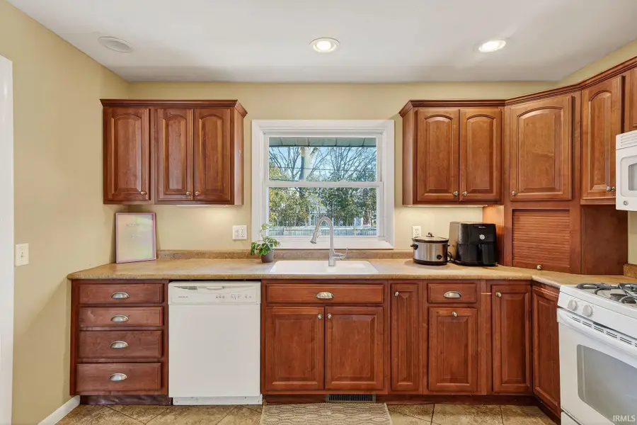 1558 N Bay Drive, Elkhart, IN 46514 - #3