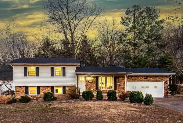 8300 Oak Drive, Newburgh, IN 47630