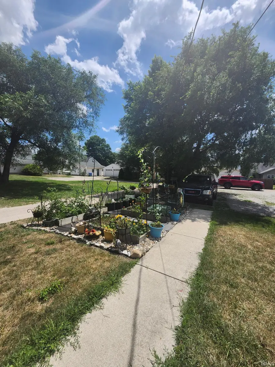 208 E Van Buren Street, Columbia City, IN 46725 - #2