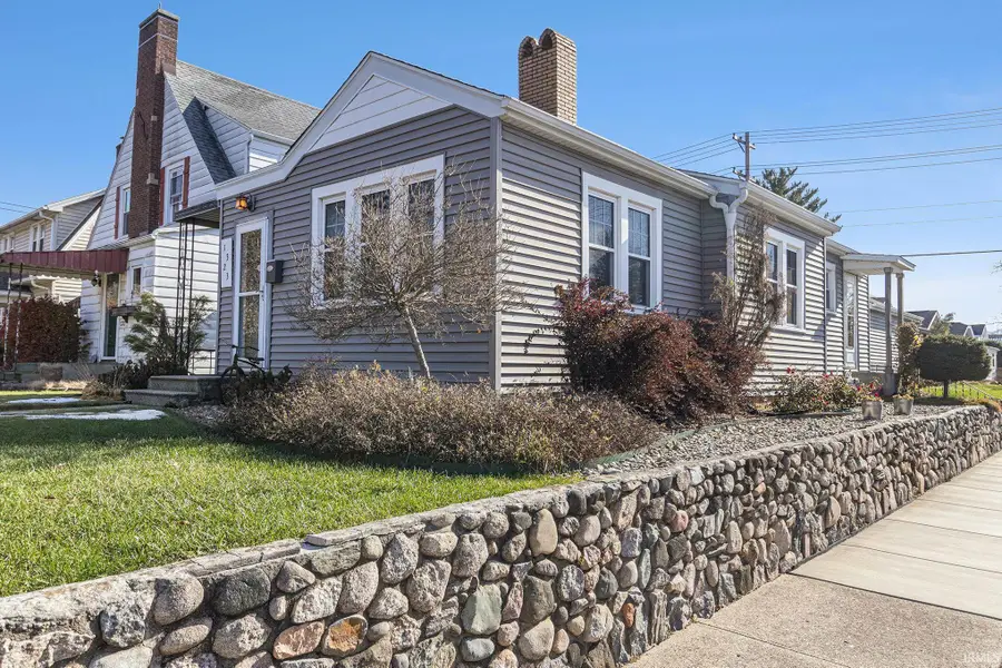 1323 E Mishawaka Avenue, Mishawaka, IN 46544 - #2