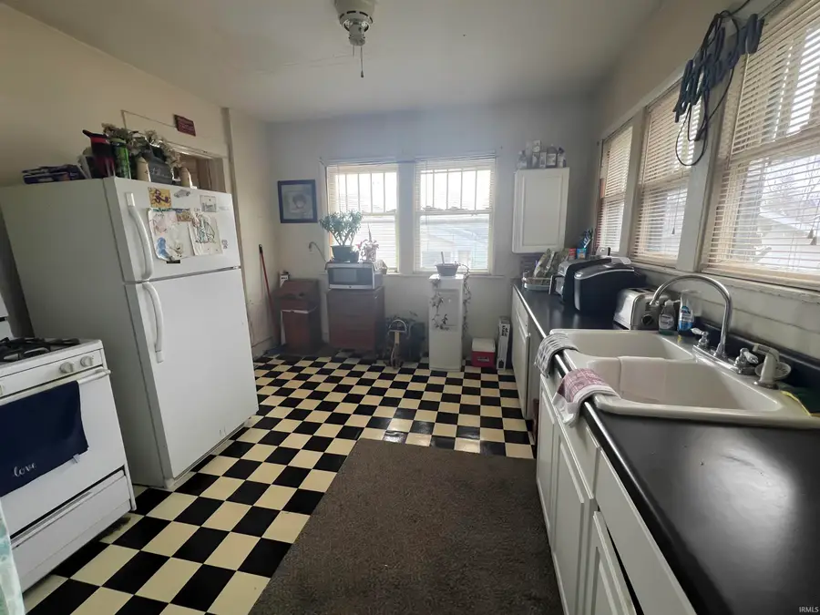 932 E Mulberry Street, Kokomo, IN 46901 - #3