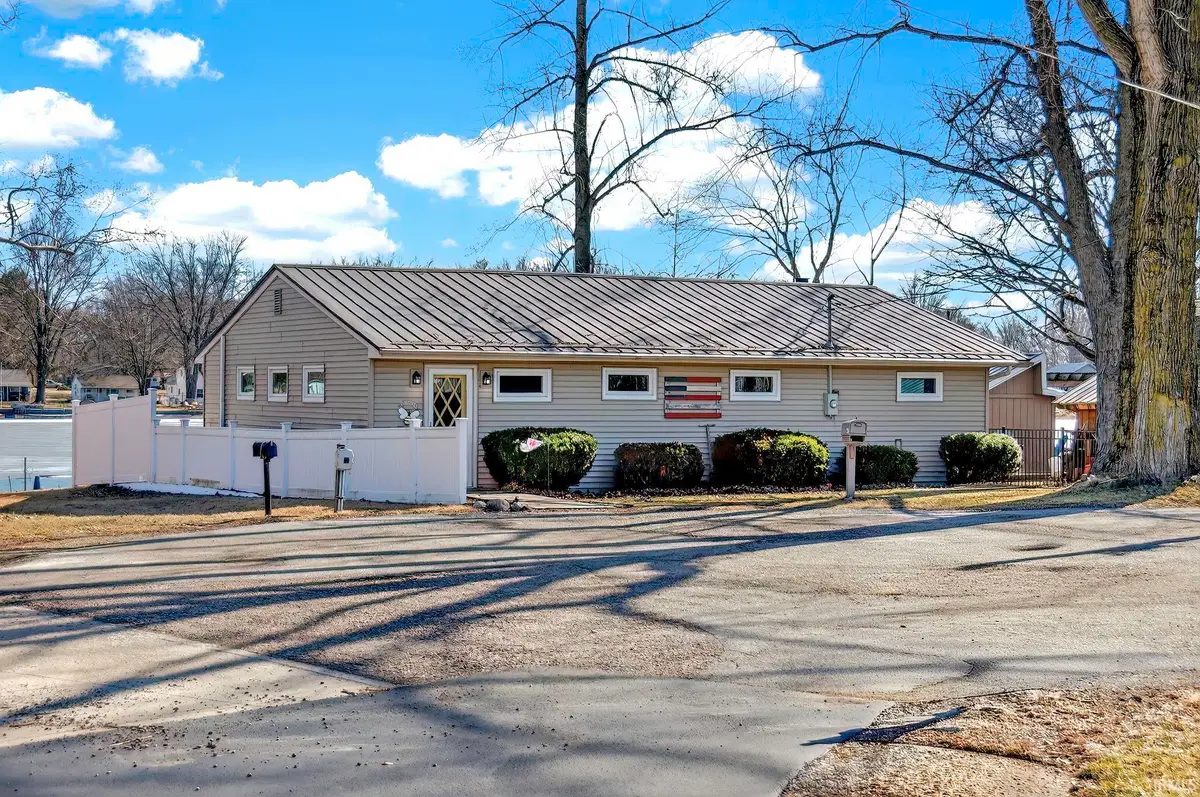 47 E Ireland Drive, North Manchester, IN 46962 - #1