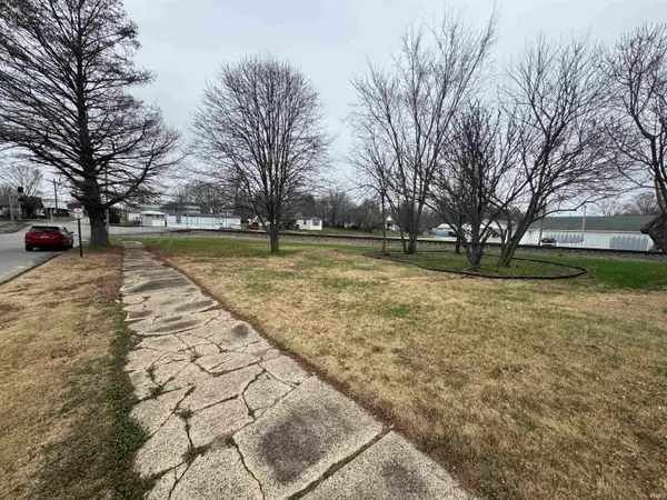 320 E Harrison Street, Oakland City, IN 47660