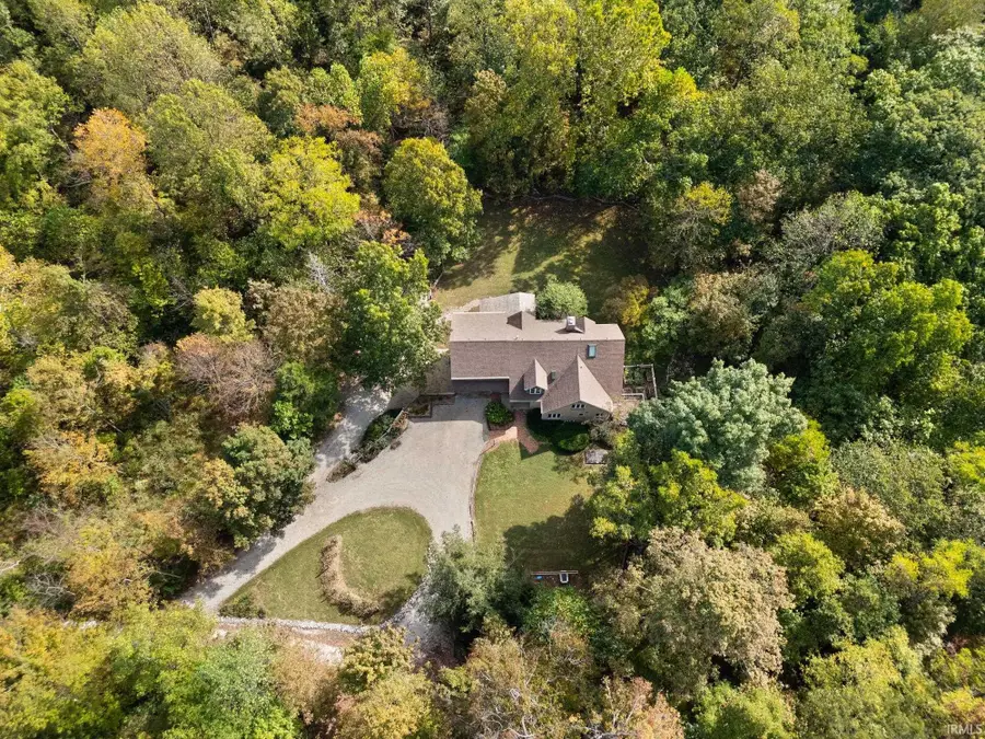 925 W Oakwood Ln, Paoli, IN 47454 - #3