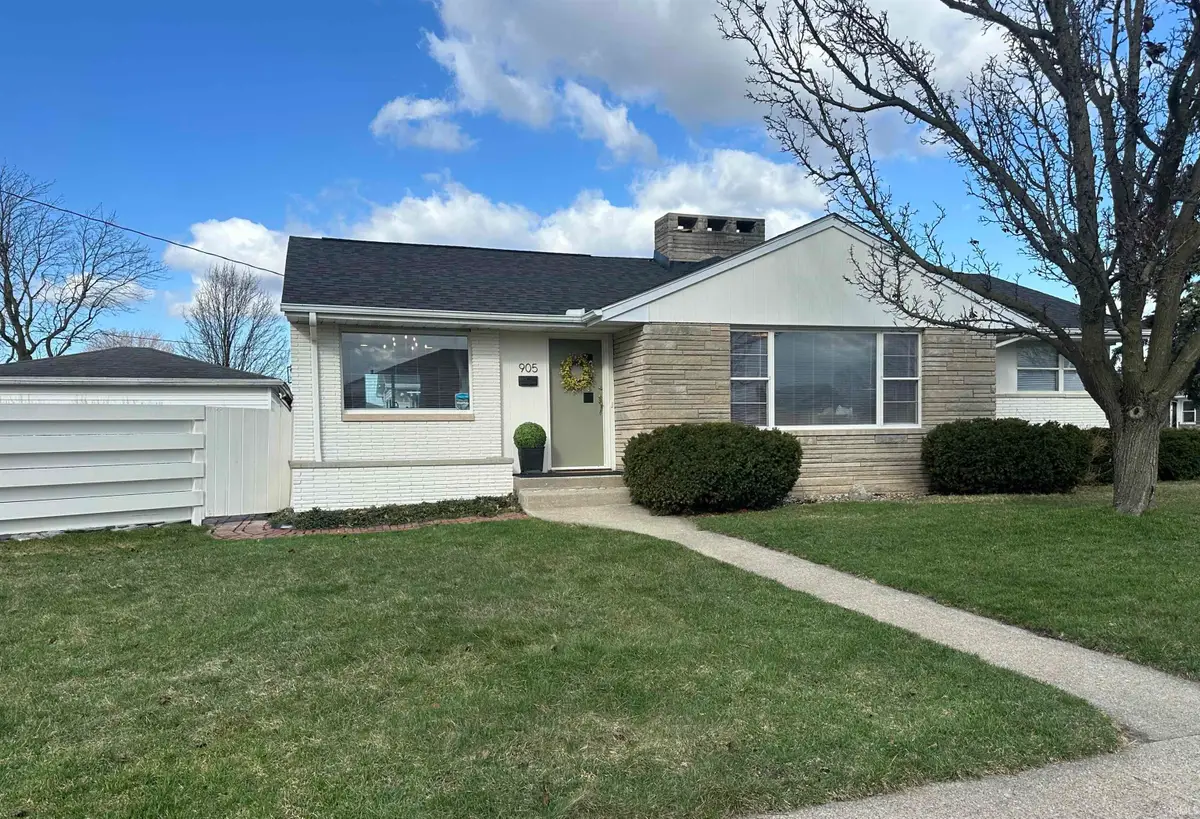 905 Taylor Street, Mishawaka, IN 46544 - #1