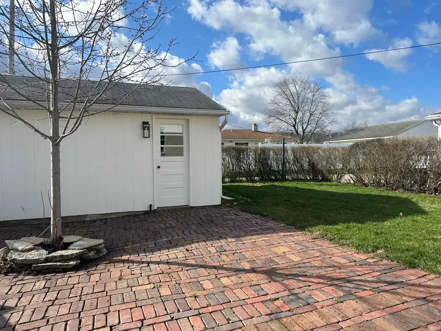 905 Taylor Street, Mishawaka, IN 46544 - #3