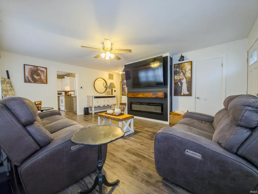 118 E 12th Street, Mount Carmel, IL 62863 - #3