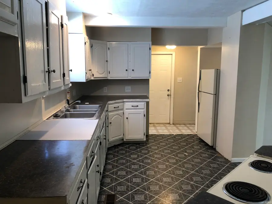 1004 W 6th Street, Mishawaka, IN 46544 - #3