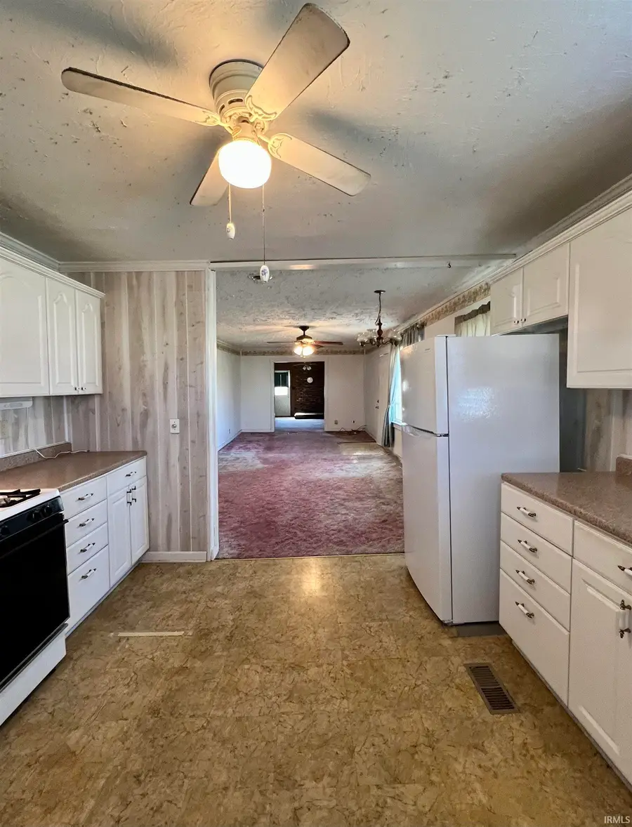 324 W Grissom Avenue, Mitchell, IN 47446 - #3