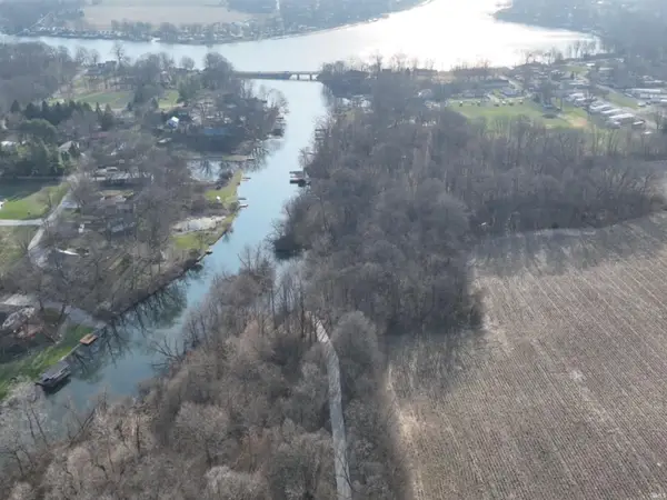 1 W Aquarius Drive, Monticello, IN 47960