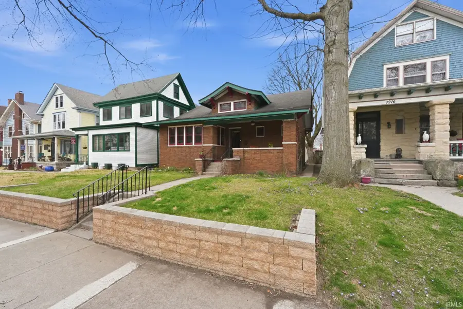 1220 W Wayne Street, Fort Wayne, IN 46802 - #2