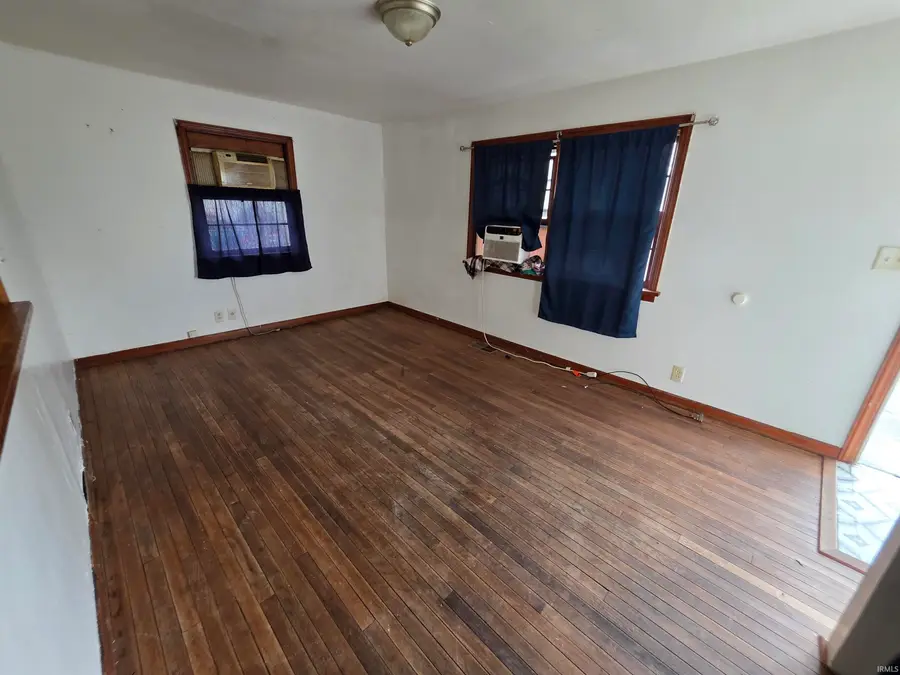 121 W 9th Street, Mount Vernon, IN 47620 - #3