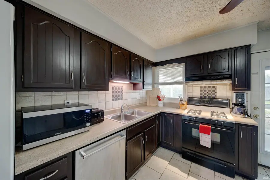 525 W Mill Road, Evansville, IN 47710 - #2