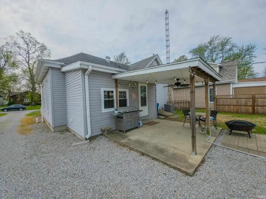 410 E 9th Street, Mount Carmel, IL 62863 - #3