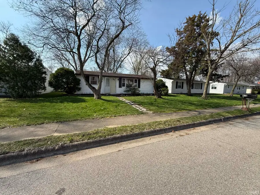 807 W Lowell Avenue, Mishawaka, IN 46545 - #2