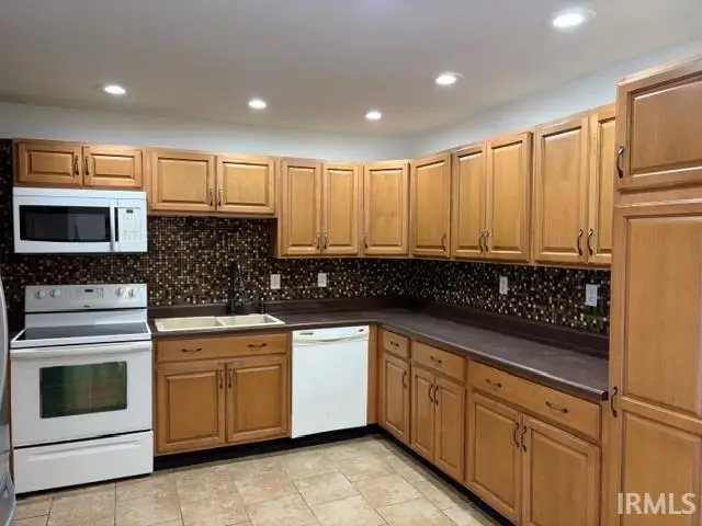 901 W Rosewood Drive, Peru, IN 46970 - #3