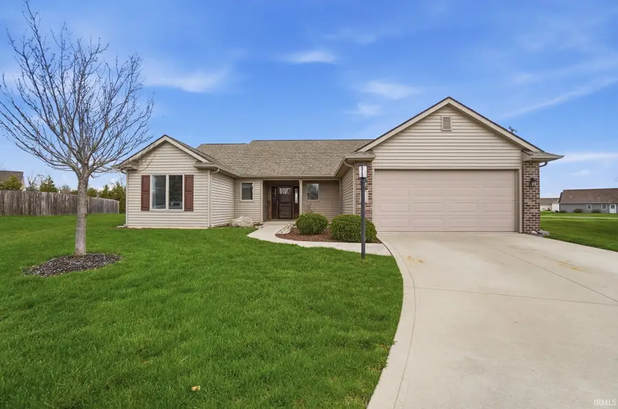 1672 Sunpointe Cove, New Haven, IN 46774 - #2