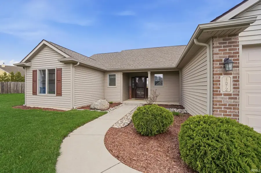 1672 Sunpointe Cove, New Haven, IN 46774 - #3