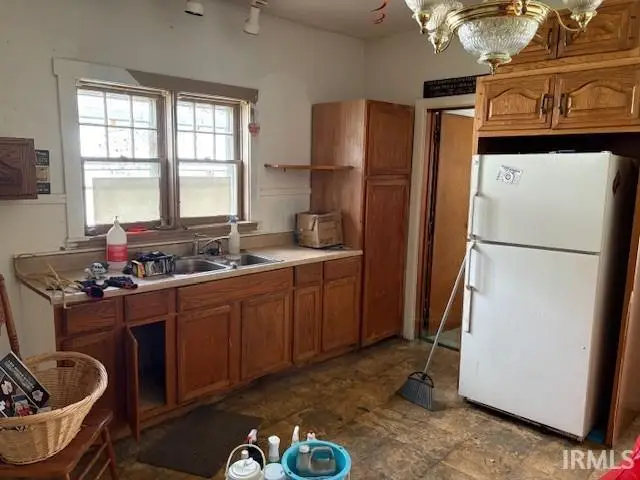 416 N Adams Street, Marion, IN 46952 - #3