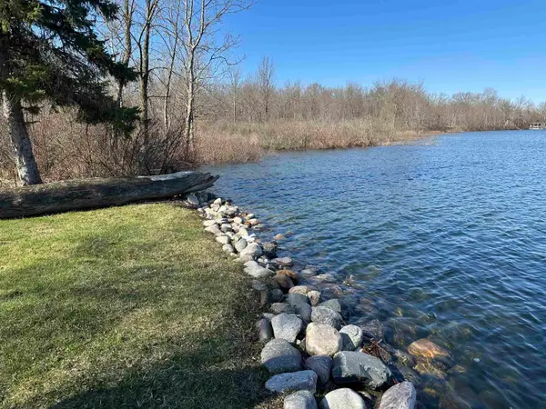 4615 E 640 S, Wolcottville, IN 46795