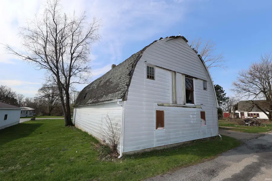 226 W 1st Road, La Paz, IN 46537 - #3