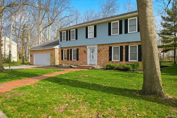 8121 Roanoke Drive, Fort Wayne, IN 46835