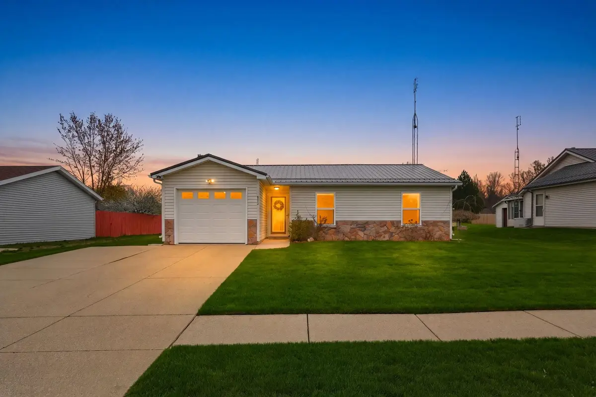 412 N Mckinley Street, Angola, IN 46703 - #1