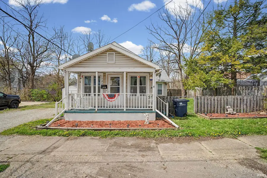 102 N Hoke Avenue, Frankfort, IN 46041 - #2