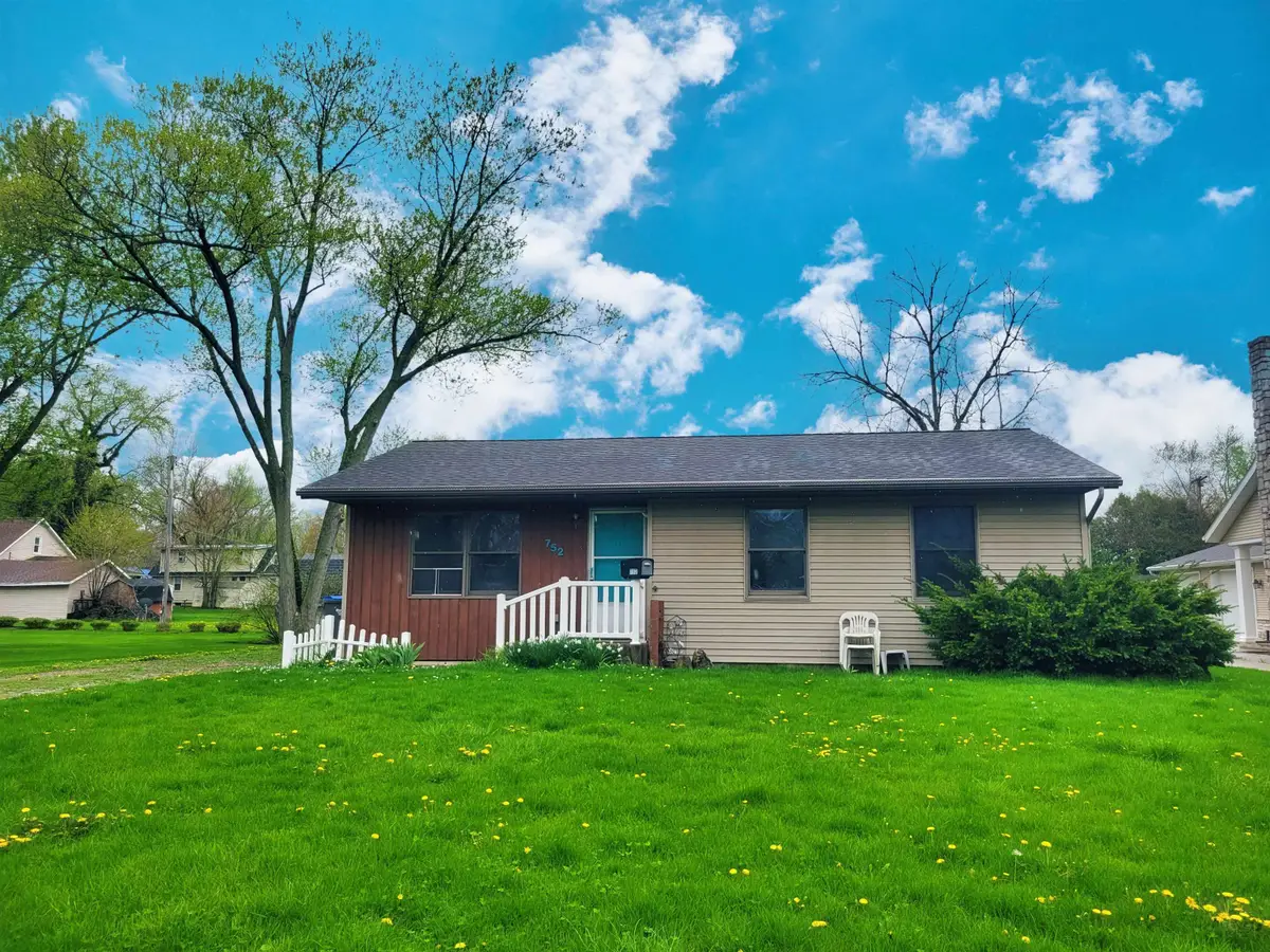 752 N Clark Street, Nappanee, IN 46550 - #1