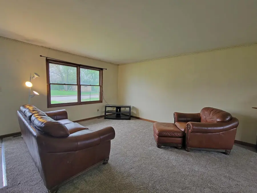 752 N Clark Street, Nappanee, IN 46550 - #2