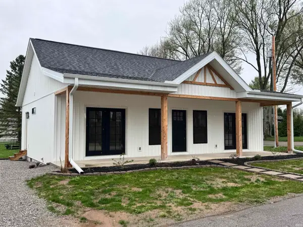 102 S Seventh Street, Pierceton, IN 46562