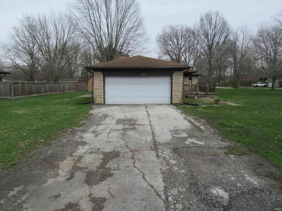 1616 W Lakeview Drive, Marion, IN 46953 - #2