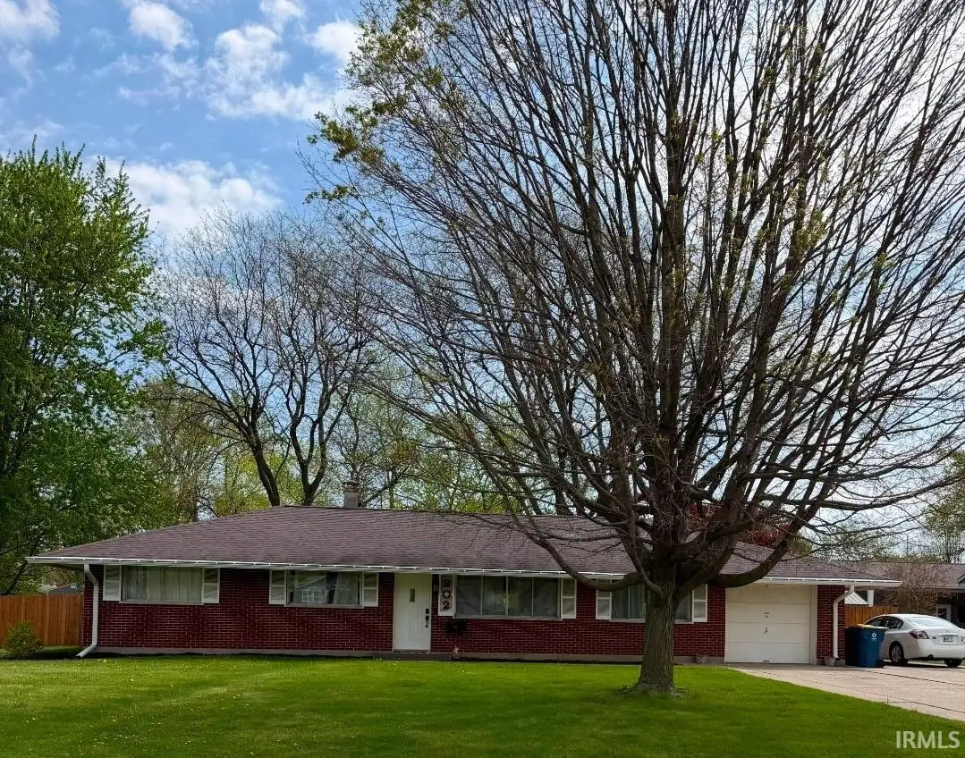 202 S Clark Street, Auburn, IN 46706 - #1