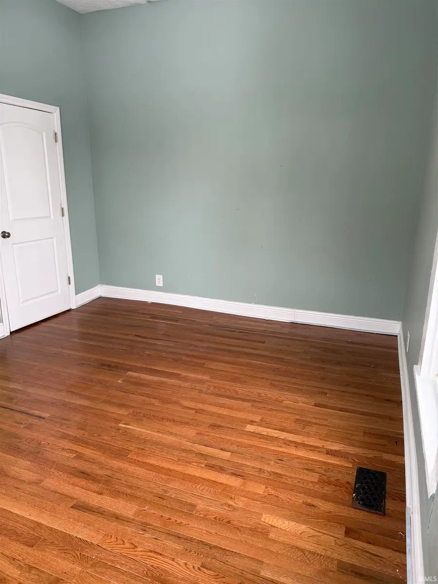 900 E Cherry Street, Petersburg, IN 47567 - #3