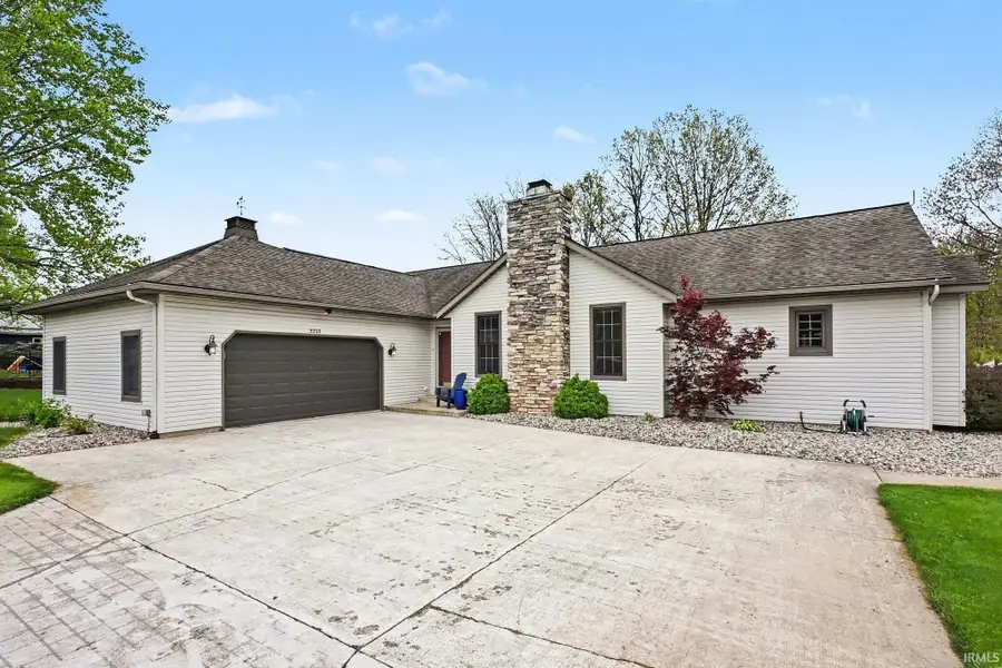 3250 N Ashford Court, Warsaw, IN 46582 - #2