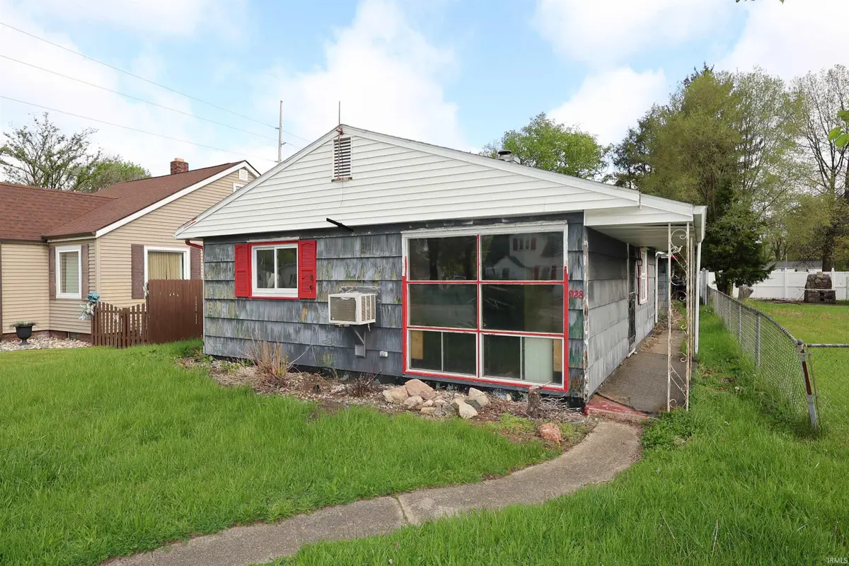 928 W Lusher Avenue, Elkhart, IN 46517 - #1