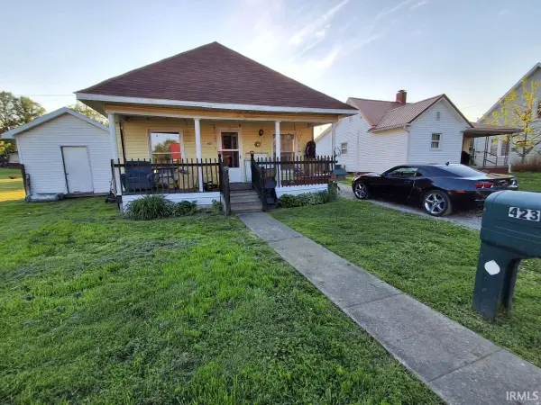 423 S Jackson Street, Oakland City, IN 47660