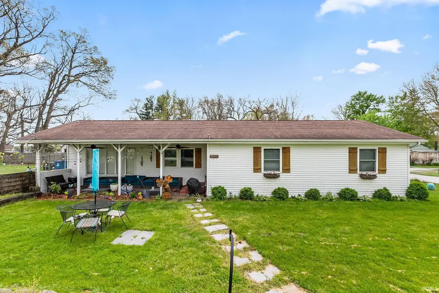 11035 E Cherokee Drive, Walkerton, IN 46574 - #2
