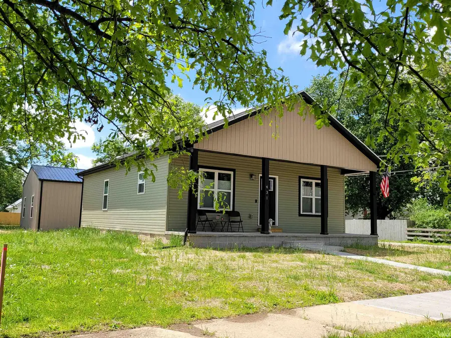431 E Washington Street, Oakland City, IN 47660 - #2