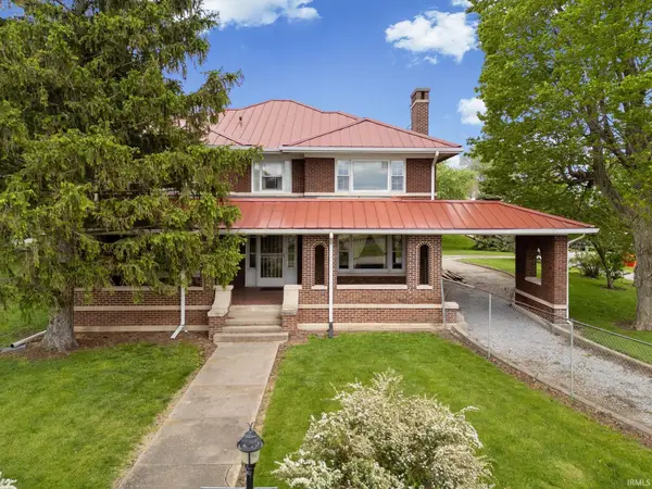 103 E Walnut Street, Chalmers, IN 47929