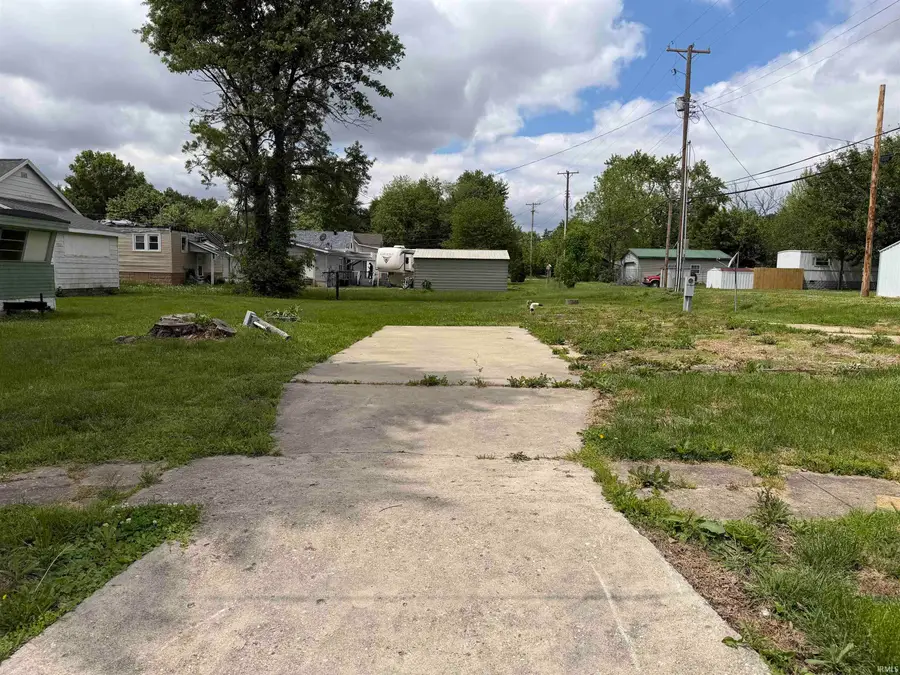 315-311 W Division Street, Oakland City, IN 47660 - #3