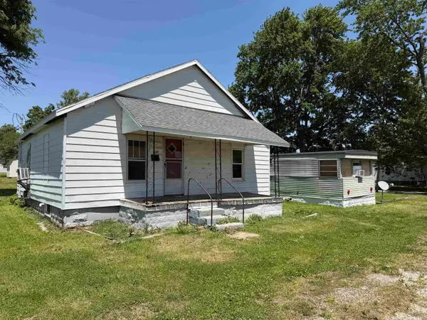 315-311 W Division Street, Oakland City, IN 47660