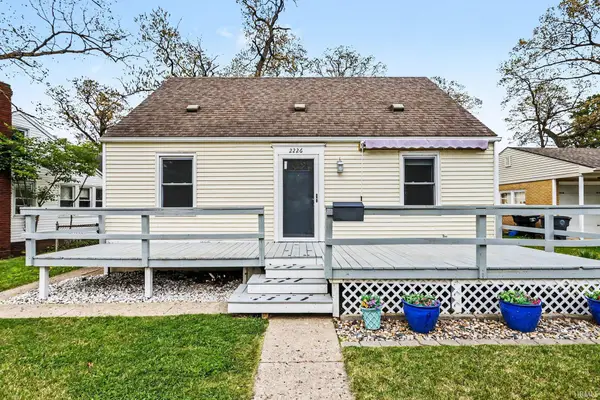 2226 Beverly Place, South Bend, IN 46616