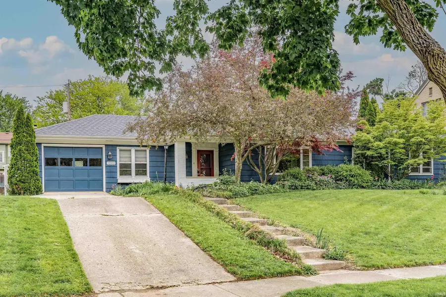 1202 W Branning Avenue, Fort Wayne, IN 46807 - #2