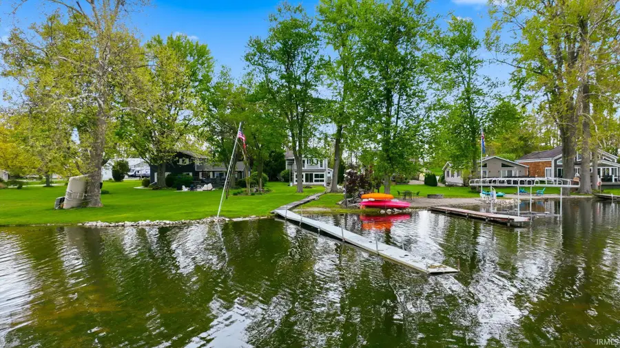 7711 N Arnold Road, Columbia City, IN 46725 - #2
