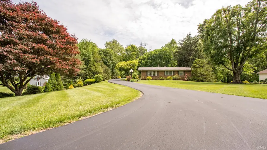 2267 E Navaho Drive, Vincennes, IN 47591 - #2