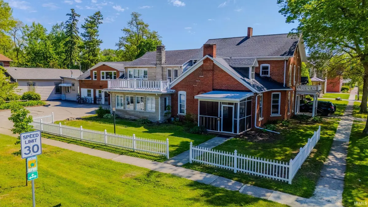 102 E 2nd Street, North Manchester, IN 46962 - #1