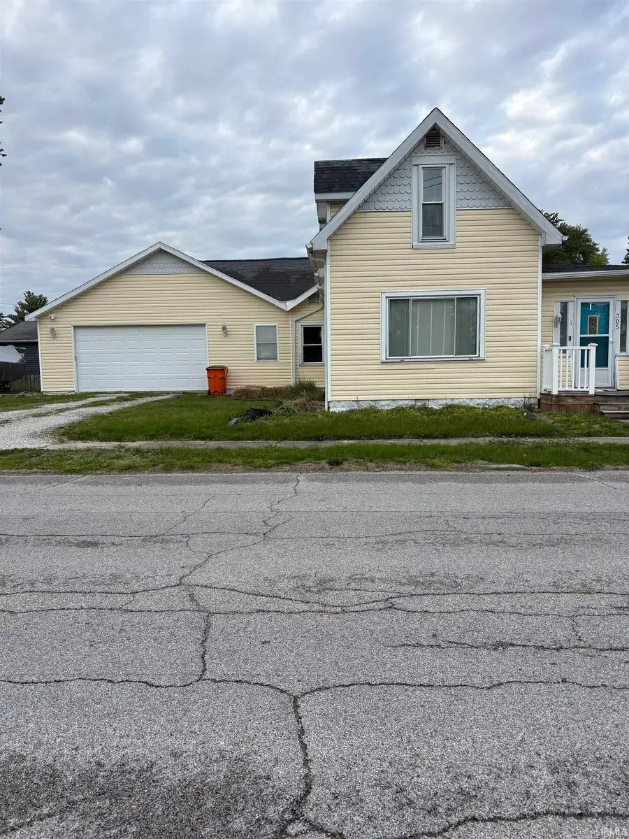 305 E Lyons Street, Swayzee, IN 46986 - #2