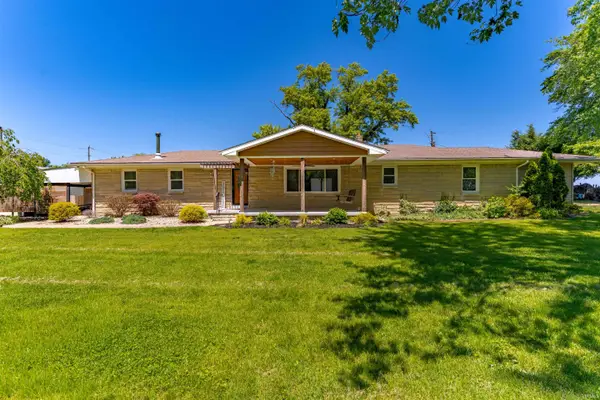 414 E Walnut Street, Owensville, IN 47665
