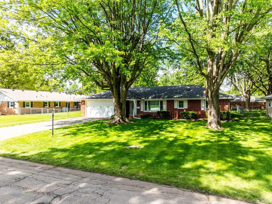 3905 N Lanewood Drive, Muncie, IN 47304 - #3
